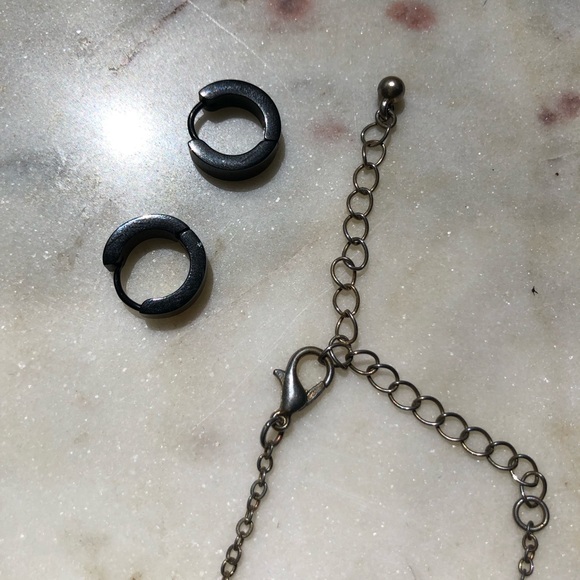 Fun geo set - metallic triangle necklace & glass or similar geometric hoops - Picture 5 of 5